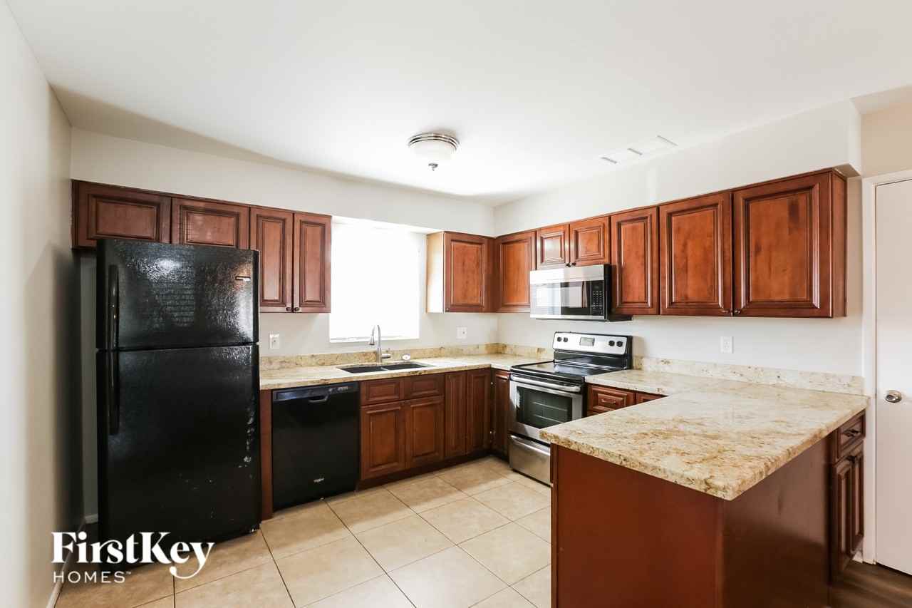 4537 W Sierra St - Photo 7 of 16