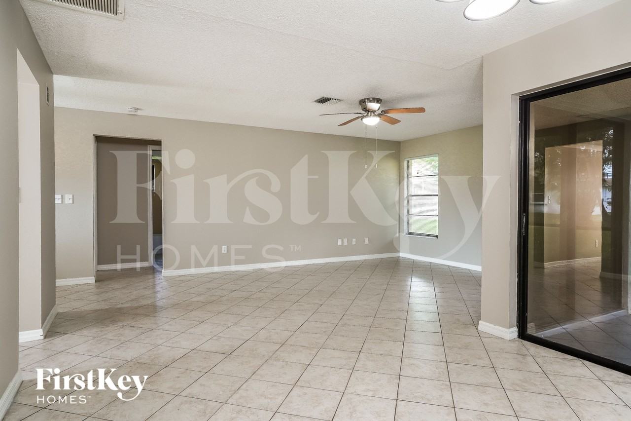 4512 Sw Santa Barbara Pl - Photo 3 of 15