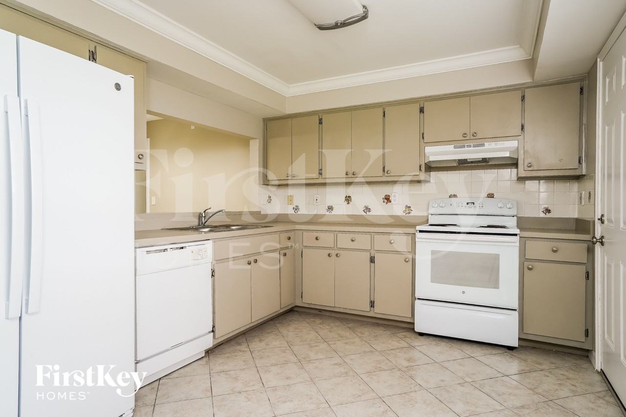 4512 Sw Santa Barbara Pl - Photo 6 of 15
