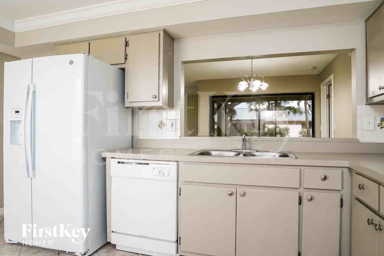 4512 Sw Santa Barbara Pl - Photo 7 of 15