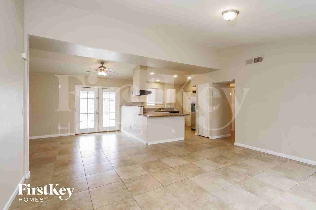 3602 W Ruth Ave - Photo 3 of 15