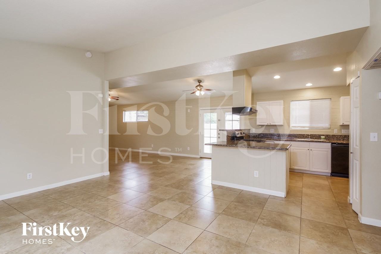 3602 W Ruth Ave - Photo 4 of 15