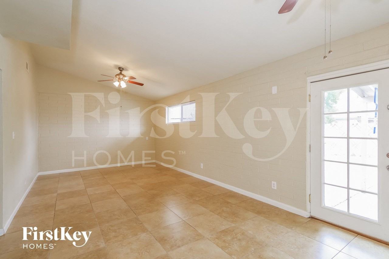 3602 W Ruth Ave - Photo 5 of 15