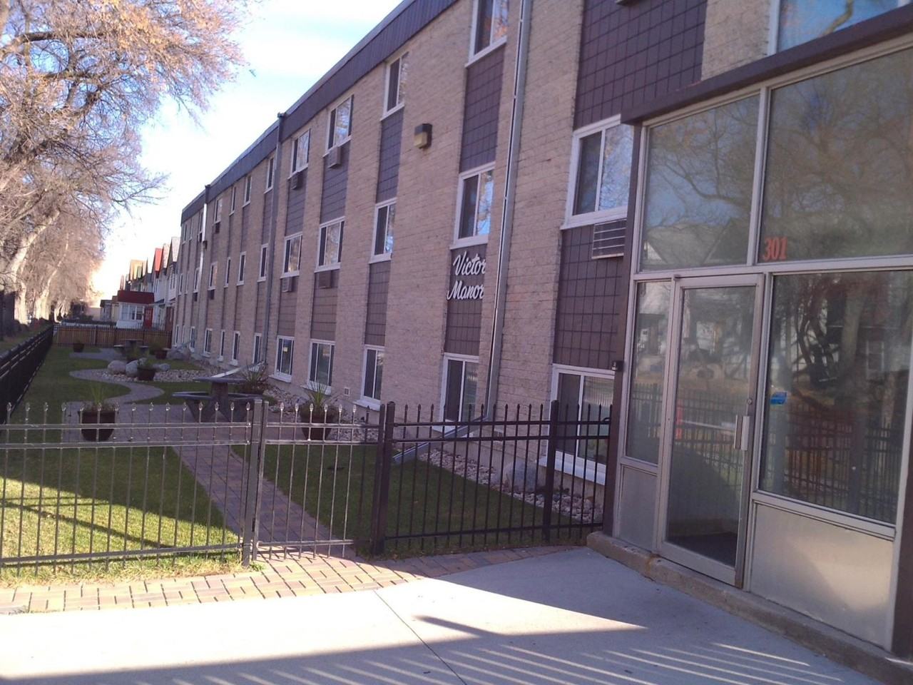 301 Victor Street - Photo 2 of 12