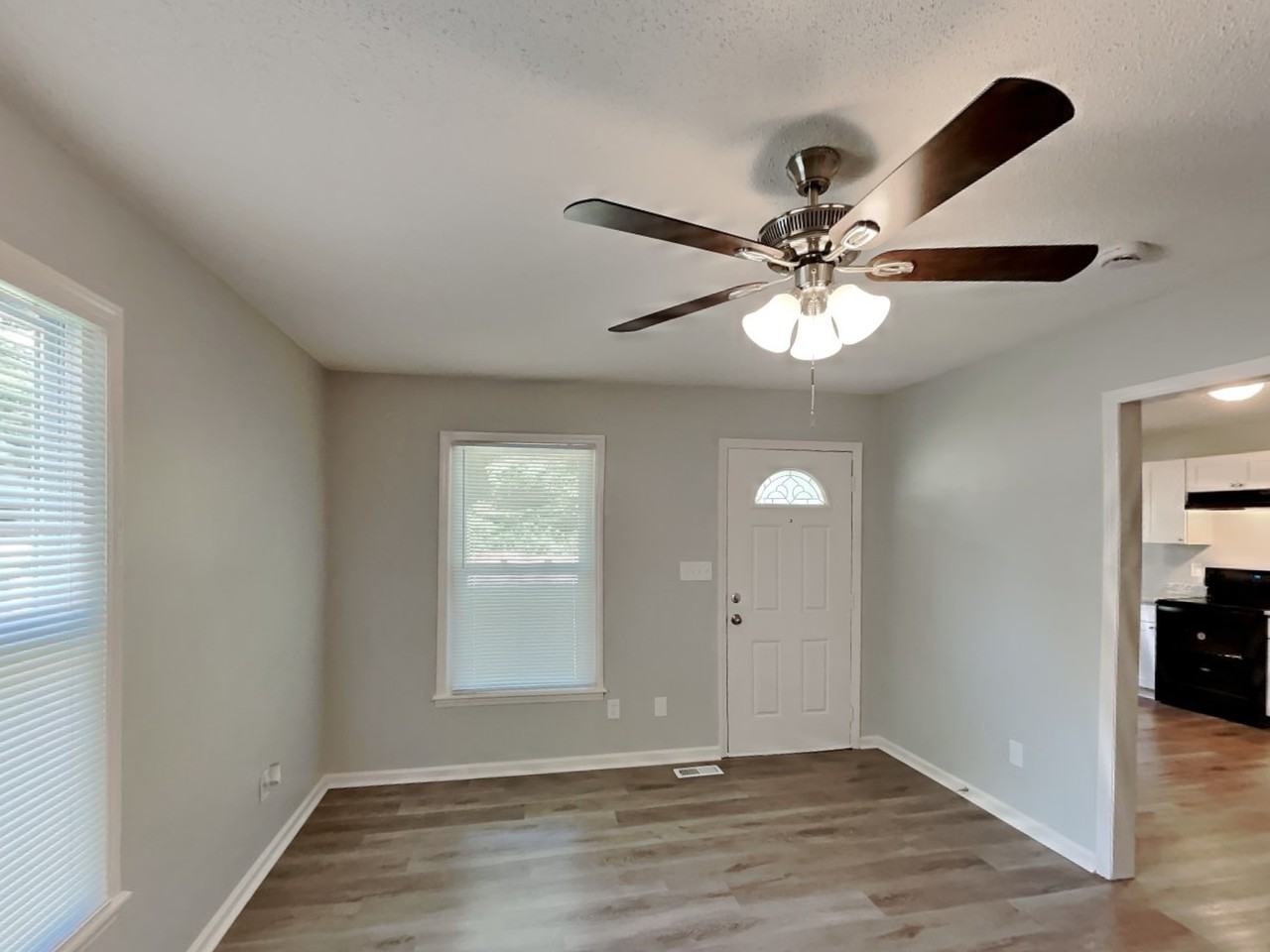 1114 8th St - Photo 3 of 19