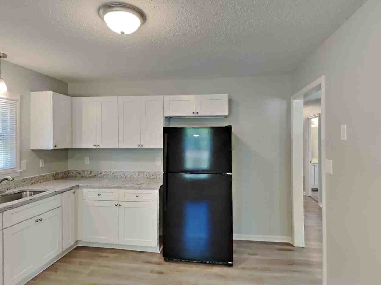 1114 8th St - Photo 5 of 19