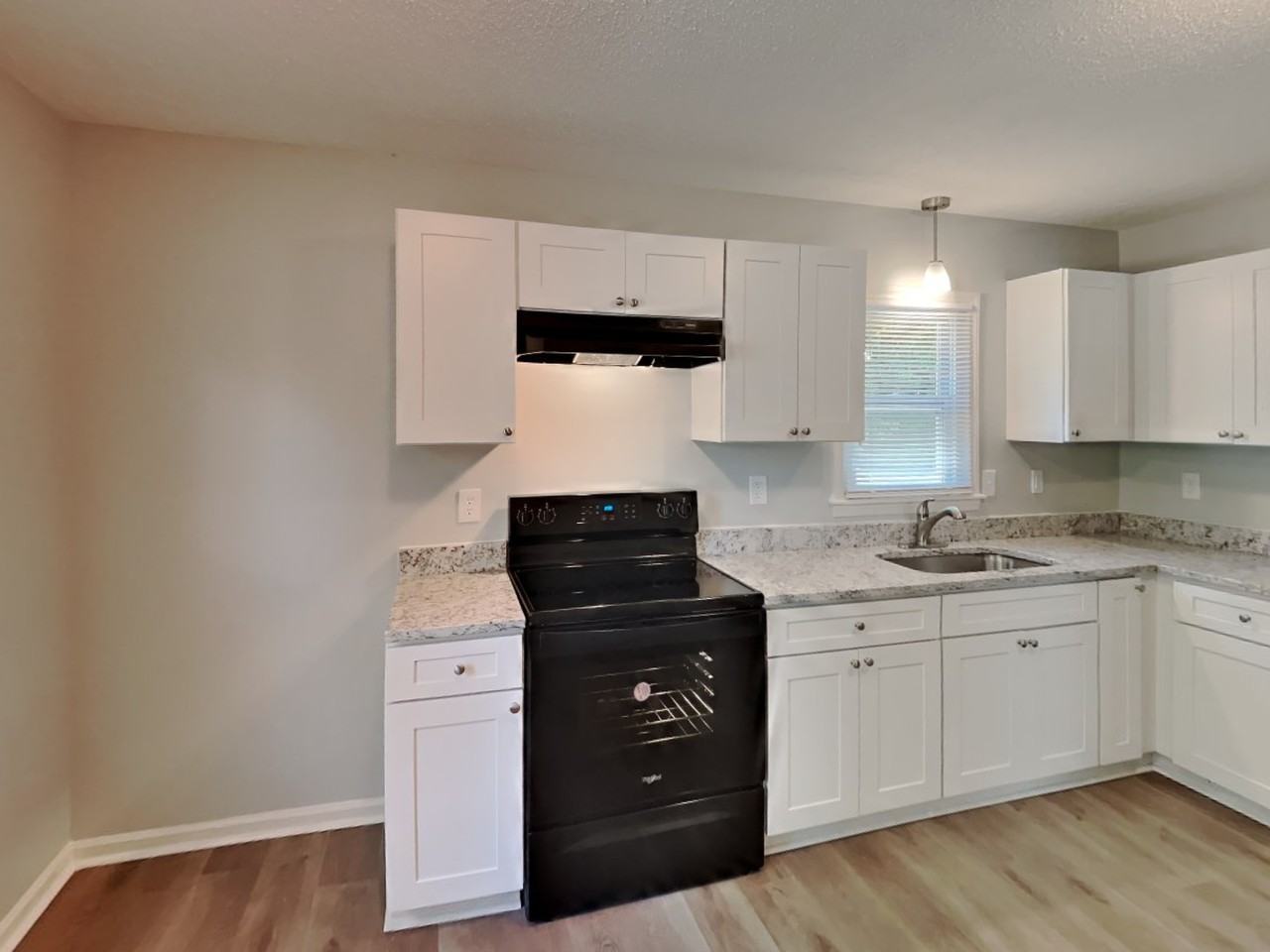 1114 8th St - Photo 7 of 19