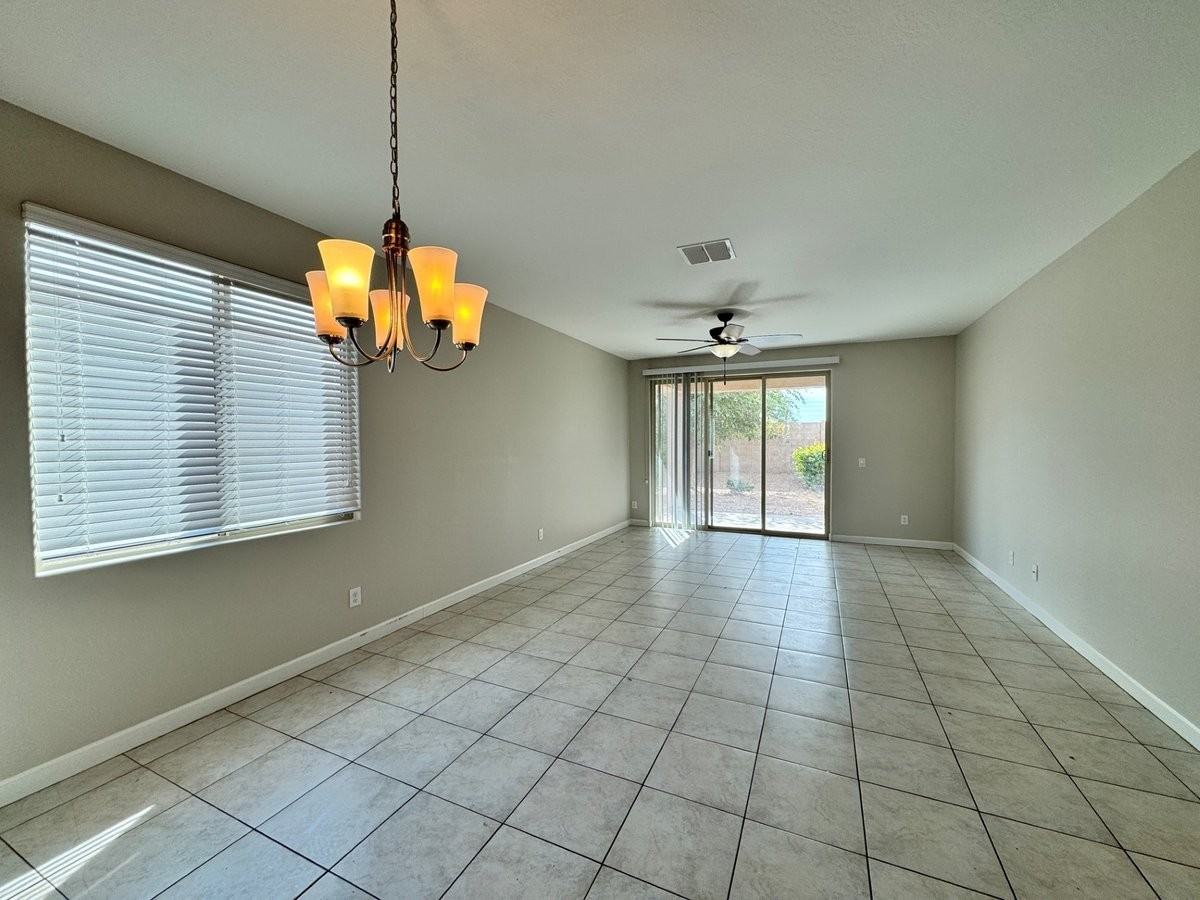 41231 W Crane Dr - Photo 2 of 8