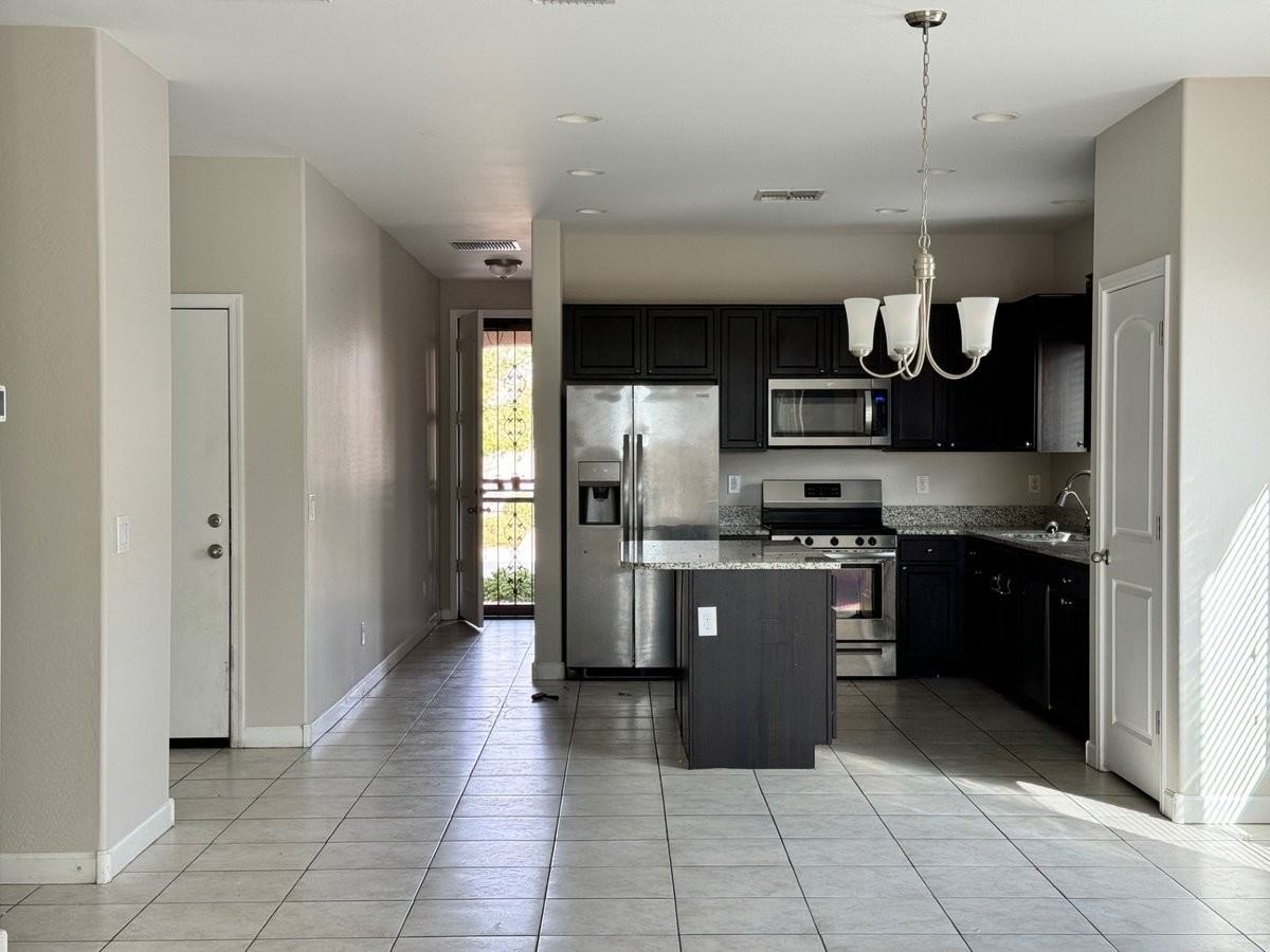 41231 W Crane Dr - Photo 4 of 8