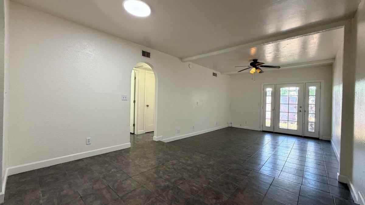 4215 N 17th St #6 - Photo 4 of 11