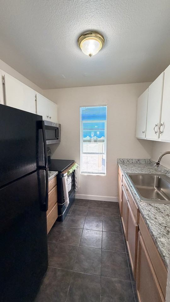 4215 N 17th St #6 - Photo 5 of 11