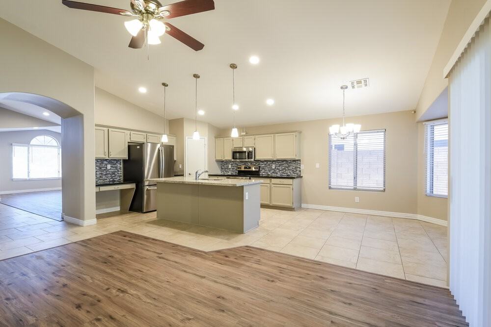 8644 W Fullam St - Photo 6 of 16
