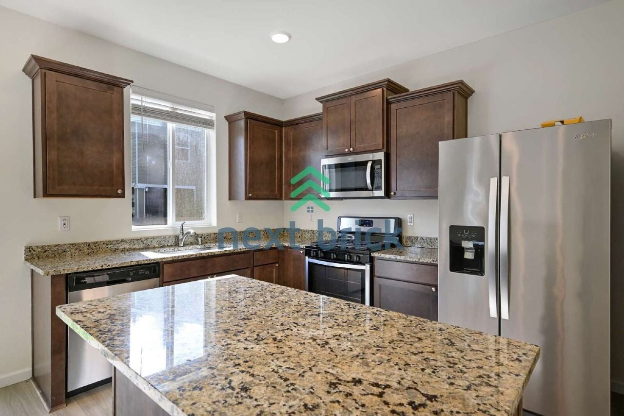 11468 57th Street Ct E - Photo 6 of 26