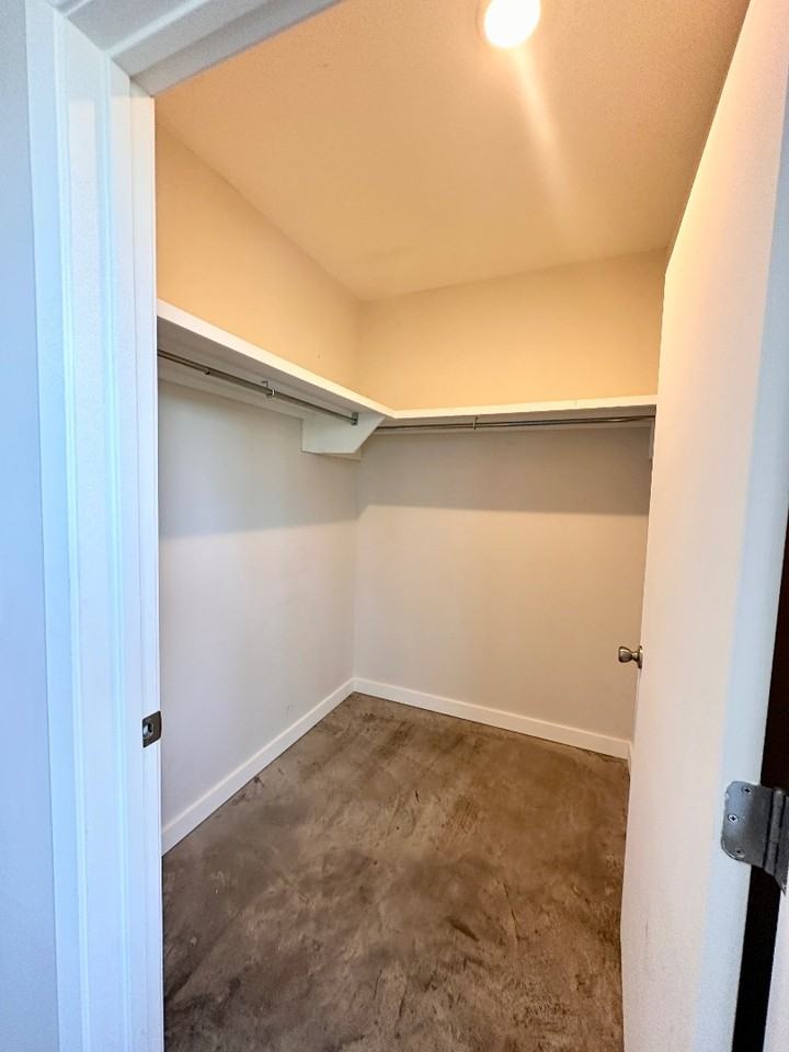 3100 Banks St #210 - Photo 5 of 10