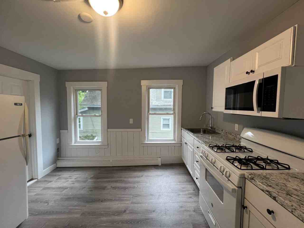 31 Bond St - Photo 4 of 14