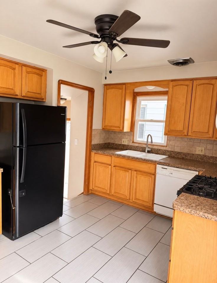 7513 Traymore Ave - Photo 6 of 13