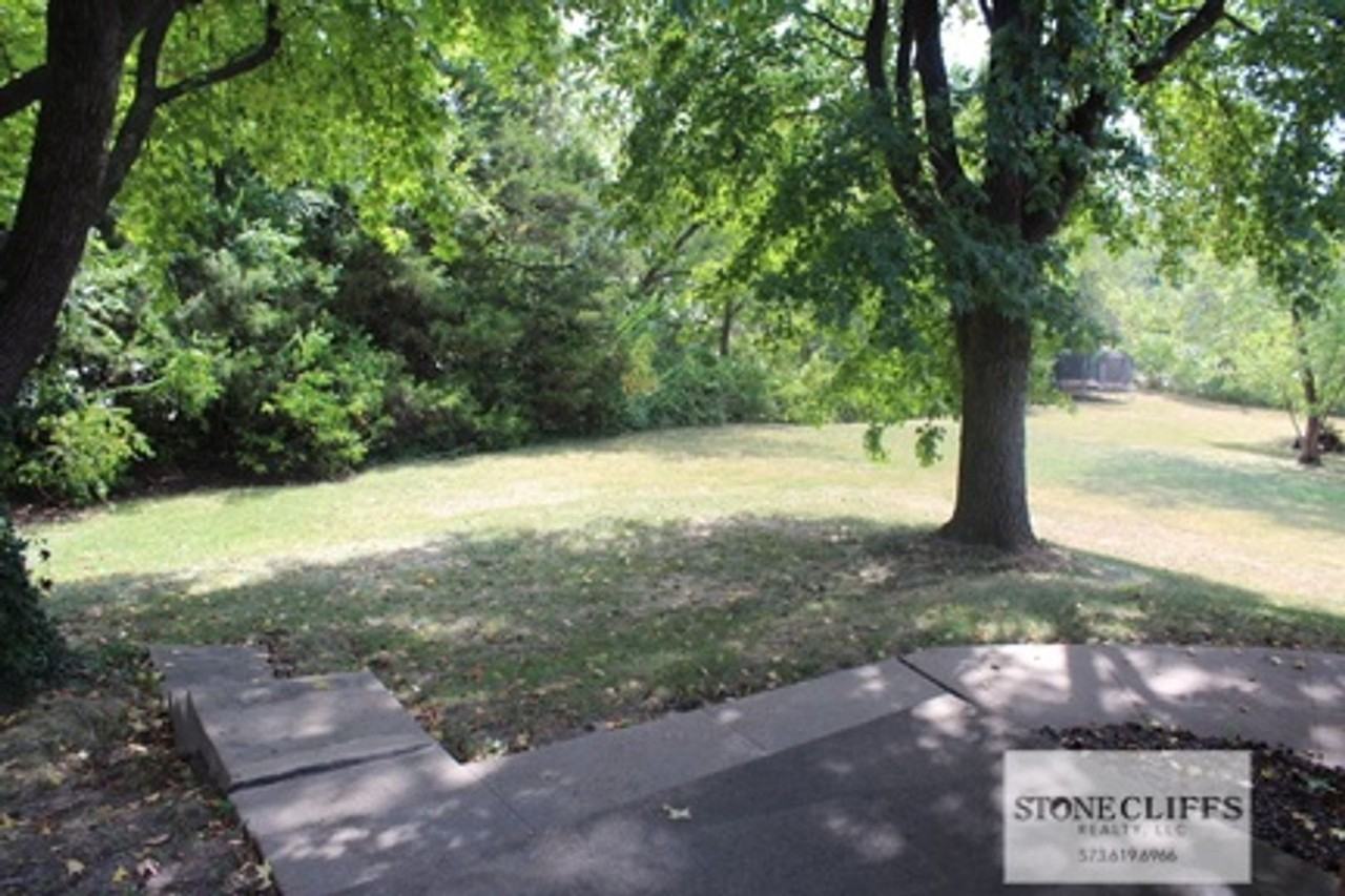 211 Donald Ave - Photo 5 of 39