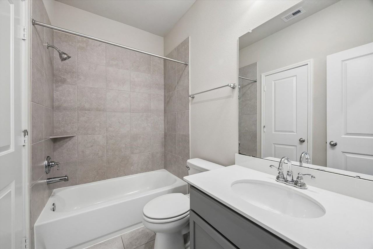 4731 Crest Hill Dr - Photo 6 of 18