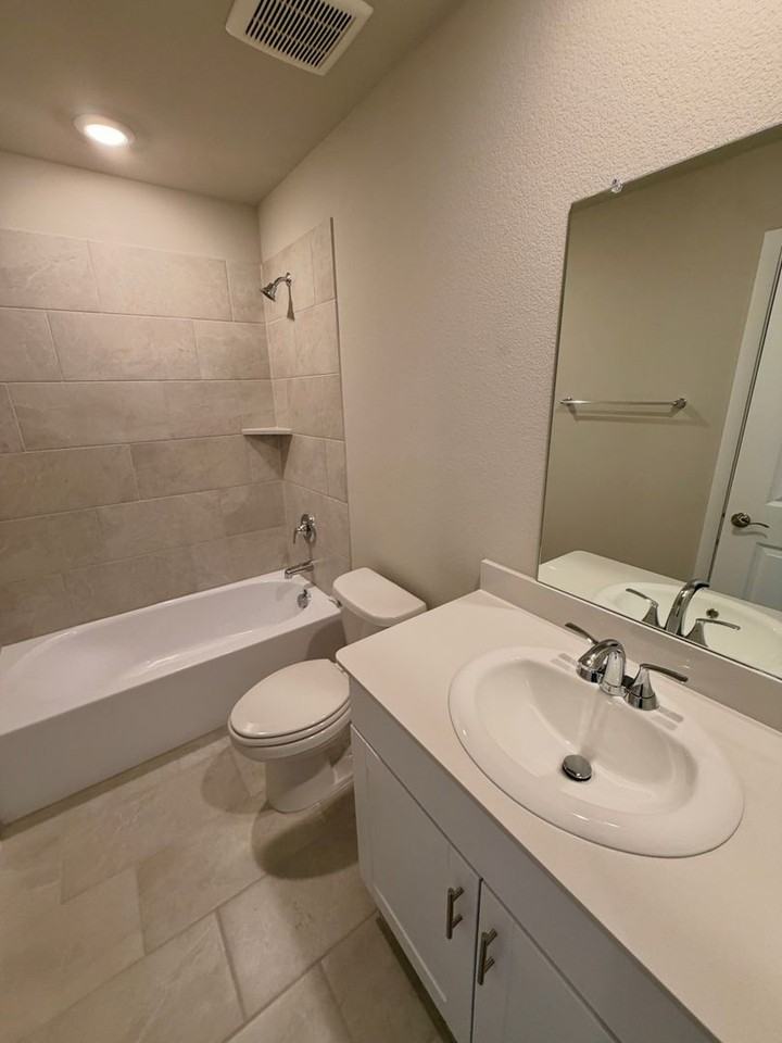 214 Winchester Ln - Photo 4 of 16