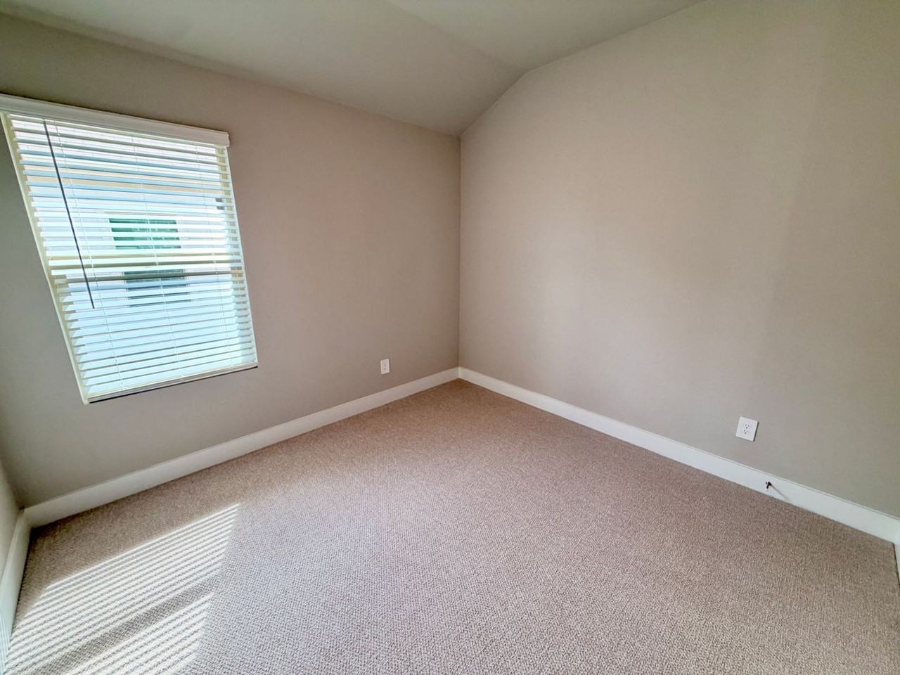 214 Winchester Ln - Photo 5 of 16