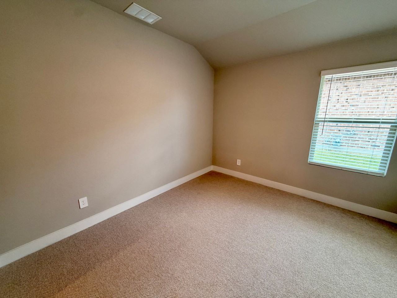 214 Winchester Ln - Photo 6 of 16
