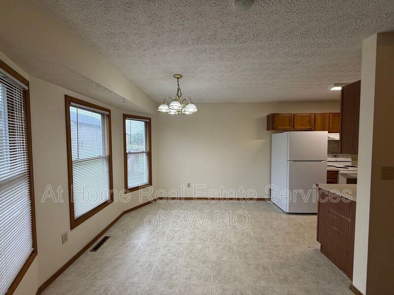 4124 S Franklin Ave - Photo 3 of 12