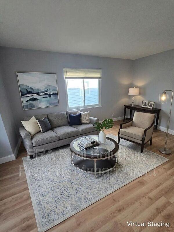 112 Columbian Ave - Photo 2 of 18