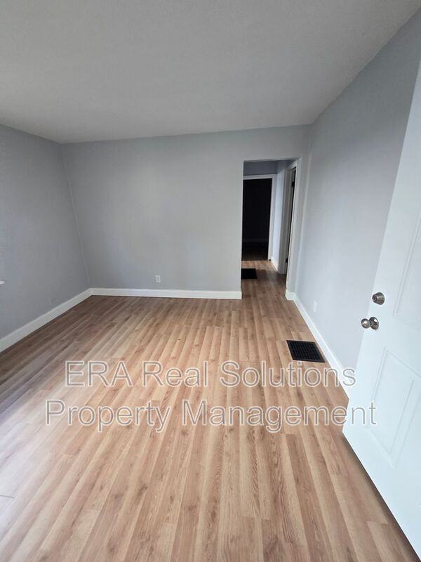 112 Columbian Ave - Photo 7 of 18