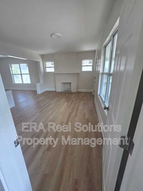 1174 E Livingston Ave - Photo 3 of 23