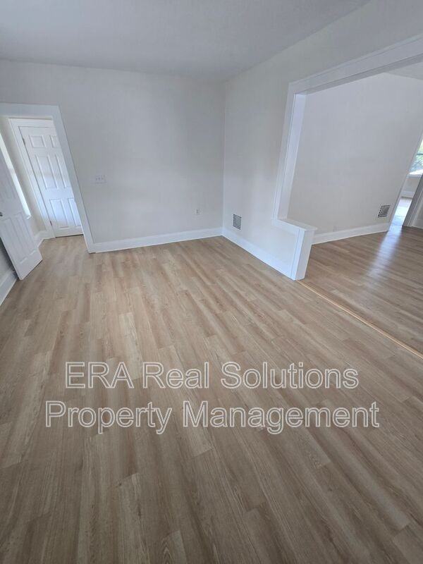 1174 E Livingston Ave - Photo 7 of 23