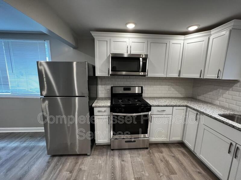 2326 Hickory St - Photo 3 of 6