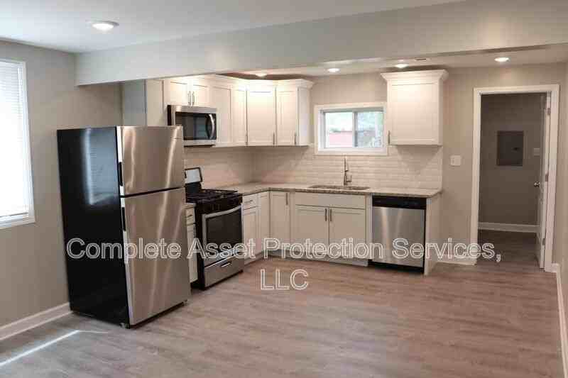 2326 Hickory St - Photo 4 of 6
