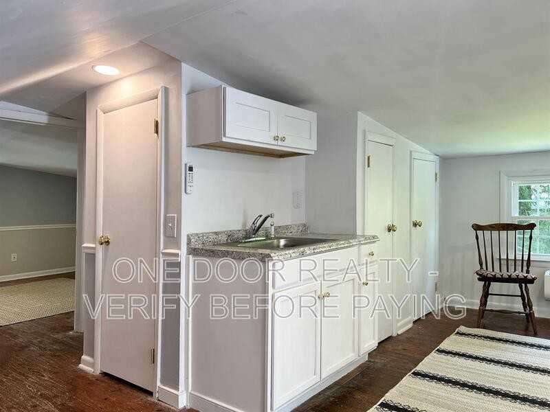 224B Virginia Ave - Photo 7 of 13