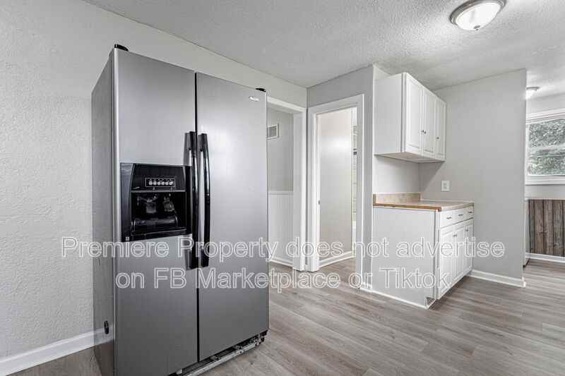 11112 N Locust St - Photo 6 of 13