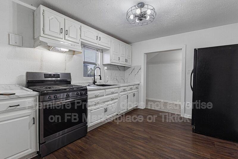 145 E Farmer St - Photo 3 of 12