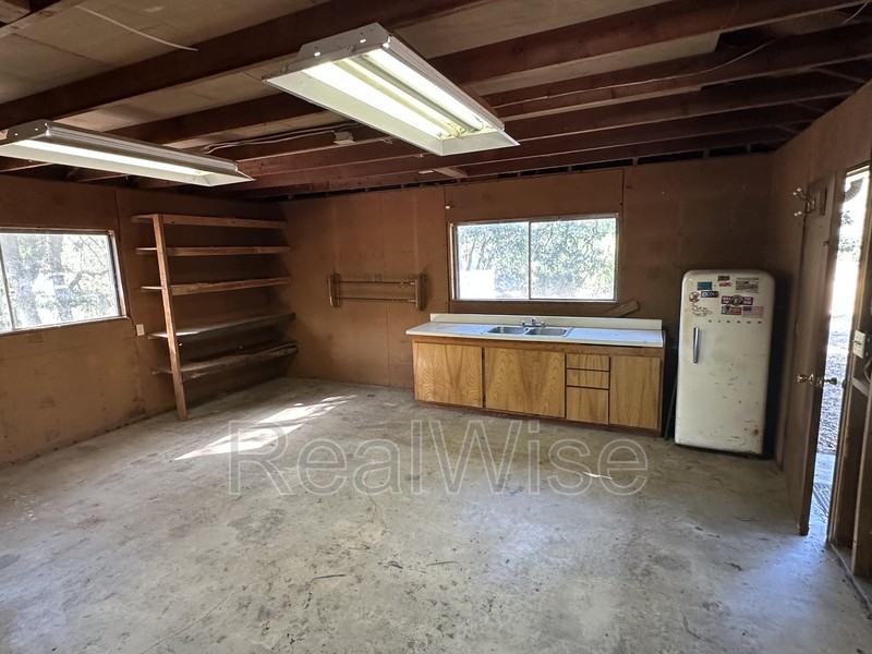 2978 E Evans Creek Rd - Photo 5 of 24