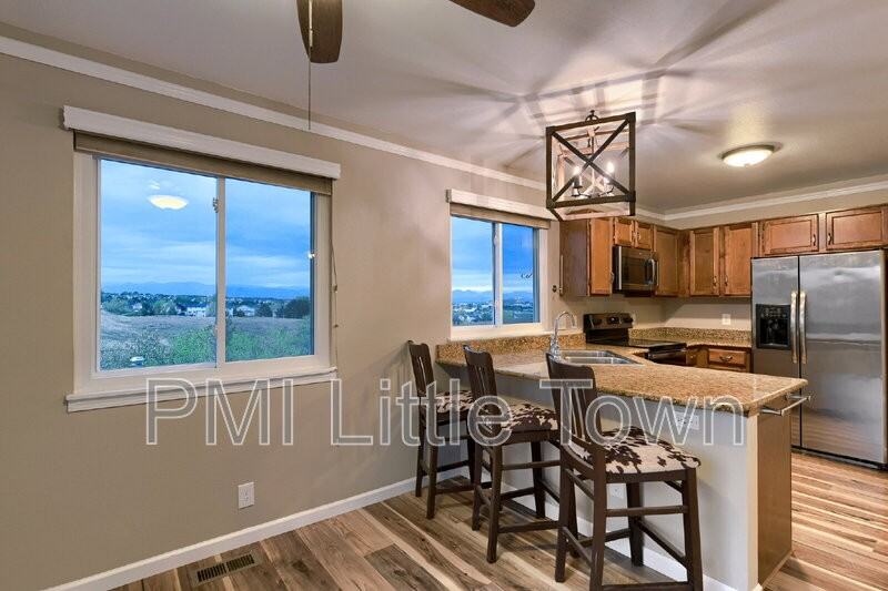 556 Longfellow Ln - Photo 6 of 29