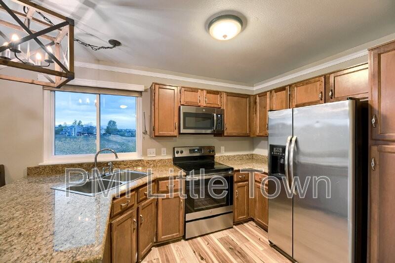 556 Longfellow Ln - Photo 7 of 29