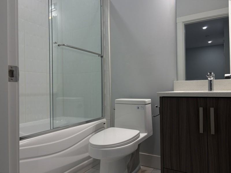 1009 Stockwell Ave #2 - Photo 5 of 33