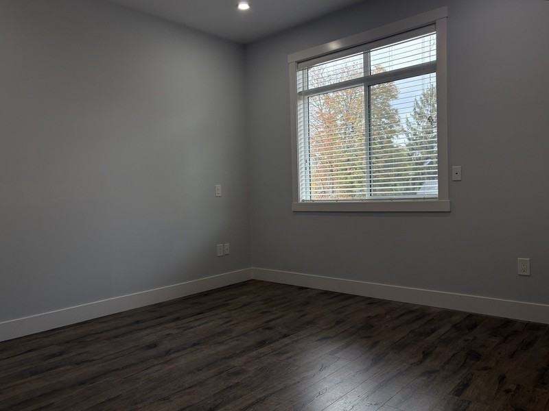 1009 Stockwell Ave #2 - Photo 6 of 33