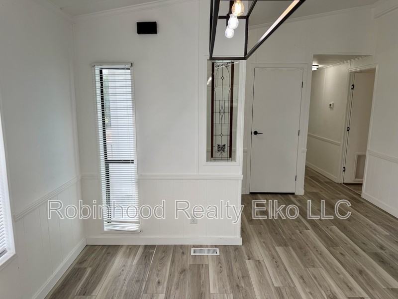 579 Brent Dr - Photo 7 of 36