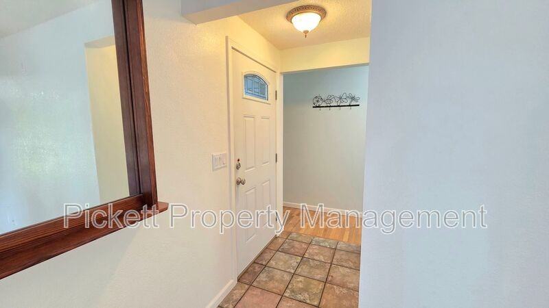 2977 Hoover Ave Se - Photo 5 of 38