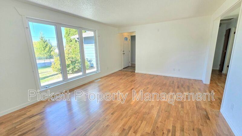 2977 Hoover Ave Se - Photo 6 of 38