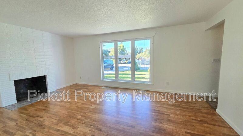 2977 Hoover Ave Se - Photo 7 of 38