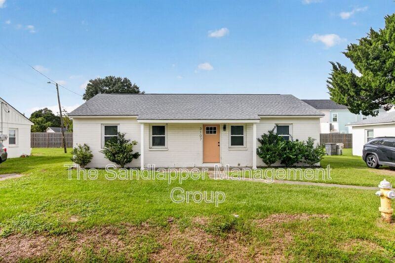 3107 Azalea Dr - Photo 2 of 32