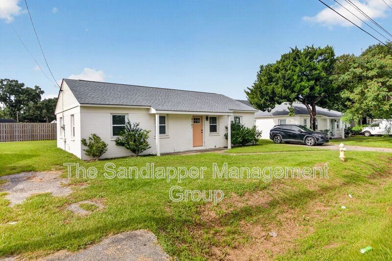3107 Azalea Dr - Photo 3 of 32