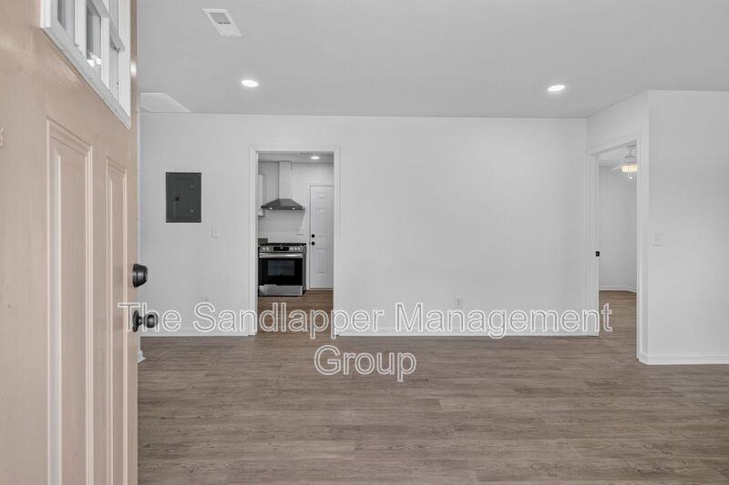 3107 Azalea Dr - Photo 7 of 32