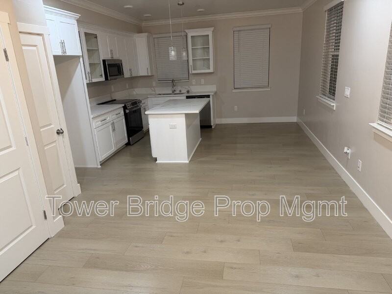 793 Lampasas Ave - Photo 7 of 14