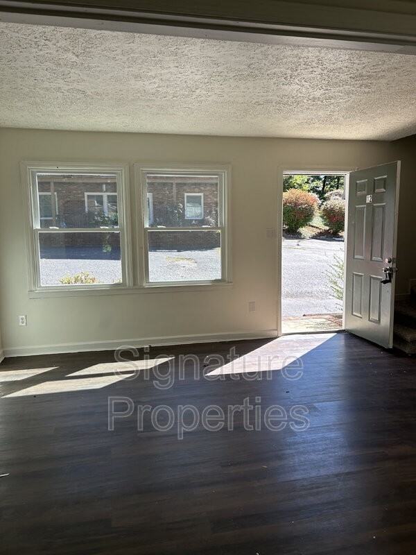 1055 Rives Rd #12 - Photo 3 of 14