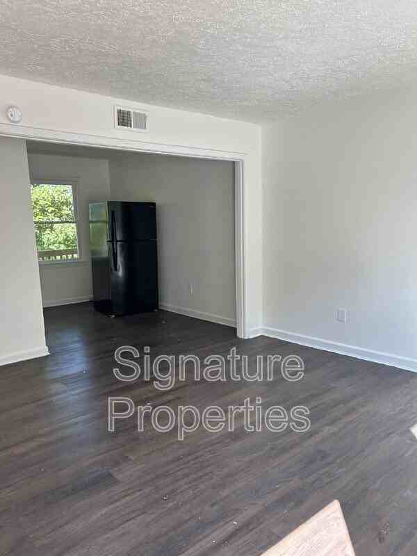 1055 Rives Rd #12 - Photo 4 of 14